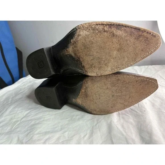 Unmarked, black leather cowboy boot size 10